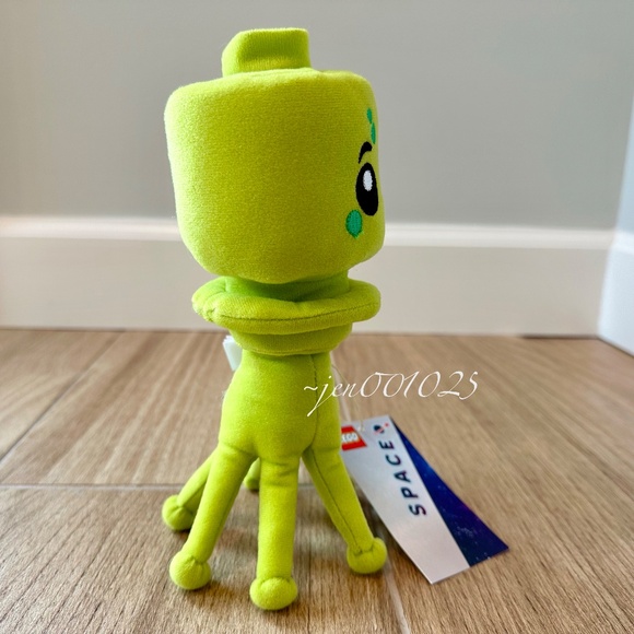 LEGO Slurpie Alien Plush Green  - LEGO x Target Plush Space Toy - Picture 6 of 13